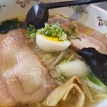ファミリーレストラン 若鶴 - びっくりチャーシュー麺