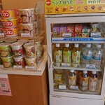 ほっかほっか亭 - ドリンク写真:店内 味噌汁・ラーメン・ドリンク コーナー
