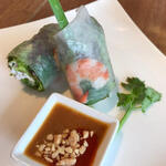 ベトナム南部伝統料理 フーン ナム - 繊細にぎゅっと巻かれたなまはるまき。甘くない味噌ダレがgoood