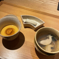 こまつ - ウニに鮑をつけて食べます