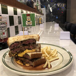 シェイク ツリー ダイナー - 『倍chopped steak sandwich¥2650』