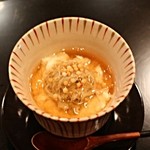 日本料理　百屋 - 【蒸物】胡麻豆腐と湯葉と毛蟹のあんかけ