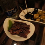 ピクルスとビーフジャーキー