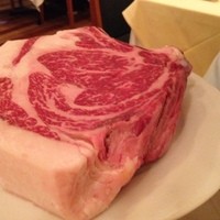 リストランテ ラ チャウ - 誕生日ディナー用に特注してもらった骨付牛肉。1.3kg!!