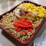 上間てんぷら店 - ＊親子そぼろ弁当（¥410）
            （※名称は内容で判断）