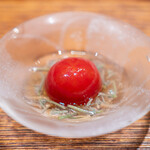 肉割烹 上 - 珊瑚樹トマト 蓴菜