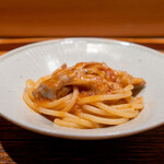 肉割烹 上 - パスタ ギアラとシマチョウ 海老と浅利のソース