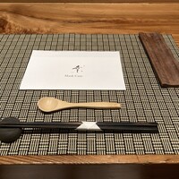 やすい - カウンター席に着きました。
                      この日は私達３人の貸し切りです。