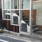 Hygge - 201210 Hygge　右のドアから上階へ.jpg