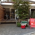 イタリアンレストラン 渋谷ズッカ - 木を基調とした開放感のあるデザイン