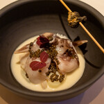 レストラン オオツ - 2021.6 宮津産大鳥貝のエチュベ キャヴィア フランス産ホワイトアスパラガス 鳥貝肝の串焼き