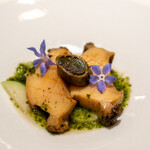 レストラン オオツ - 2021.6 蒸した大洗産黒鮑 あおさ海苔ソース コールラビ