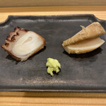 島津 - 噛むほどにうまい房州のタコ
      香りが堪らない佐島の鮑