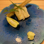 島津 - 青鰻
            ばりふわのやべーやつ
            
            片瀬和宏さんのお皿とよく合います