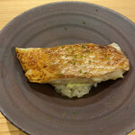 島津 - ノドグロ小丼
      
      お酢と脂と空気が渾然一体
      