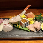 島之内 一陽 - お造り盛り合わせ
      　境港天然生まぐろ、天然あまて鰈、剣先いか、
      　甘海老うに醤油漬け、北海道本ます、きずし、穴子焼霜