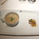 アピシウス - アミューズ・茸のカプチーノ・馬鈴薯とト鯖のミルフィーユ