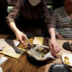 海鮮 イタリアンバル ルチアーノ - キレイにカットしてくれました。