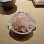 鮨 唐島 - シャリのたまごかけご飯は削りたての鰹節