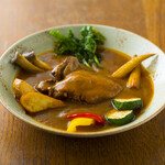 河内鸭『鸡腿肉的棕色炖菜』