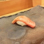 Sushi Tokubei - １貫ずつ丁寧に。小ぶりながらバランス良し。