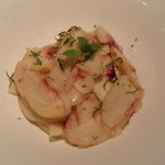 冷たい桃のスパゲッティーニ