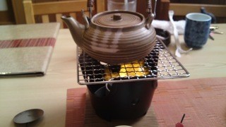 Yoshida ya - 鯛とキノコの土瓶蒸し、火でじっくりと
