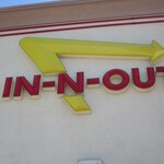 In-N-Out Burger - 外観写真: