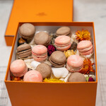 Pluie dete - バニラのマカロン、八朔のガナッシュ チョコレートのマカロン、フランボワーズのガナッシュ