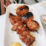 いっ夫 - カシラタレ［130円］、なんこつ入りつくね［200円］