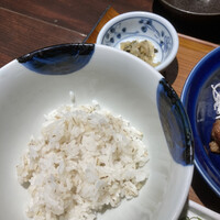 赤坂うまや - 麦飯。お代わり自由です！