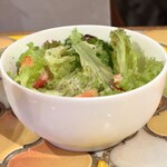 トリワイン ＰＩＫＯＳＨＨＨＵ - ピザＳｅｔのサラダ