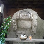 Cafe Suimei - 近くにある蛙岩の大黒天