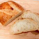 小麦と酵母 満 - 塩バターフランス ￥300