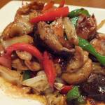 福建家庭料理 旬の香 - 「鶏ハラミと彩り野菜の香り炒め」：XO醤を使用！海鮮の香りが
      フワッと口の中に拡がり、酒との相性も抜群！
      