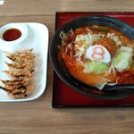 Hachiban Ramen - 野菜麻辣ラーメン・海老餃子セット。