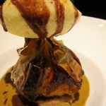 エクアトゥール - 丹波産、石鎚の渋皮煮を包んだ焼きモンブランと五香粉のアイス ピスタチオソース