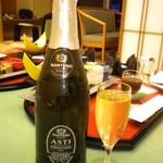 青山やまと - お宿からスパークリングを頂きました