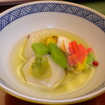 青山やまと - 蕪釜スープ煮　焼目栗丸十、ぶどう豆、才巻海老、生麩、絹さや、香り胡椒