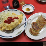 喜良久 - オムライス大盛に焼きギョウザ