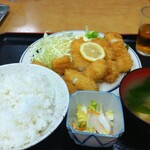 たか幸食堂 - 「イカフライ定食」(¥770-税込)の全景です。ボリューム満点です。