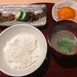 おみ乃 - 土鍋ご飯（南魚沼産こしひかり） + 鳥スープ + 肉味噌 + 胡瓜の糠漬け + 昆布の佃煮 + 鳥そぼろと卵黄醤油漬け