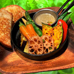 蒸烤蔬菜的香蒜鳀魚熱沾醬 (不含稅1380日元)