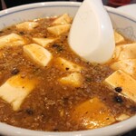 中国料理 華北飯店 - 黒いトウチ効果なのかコクが感じられる。麻婆豆腐