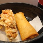 中国料理 華北飯店 - 麻婆豆腐定食につく唐揚げと揚げ春巻