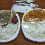 インドレストラン ビニタ - ダルカレー（左）とチキンカレー（右）