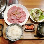 A5黒毛和牛 焼肉食べ放題 肉々苑 - 