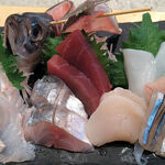 魚とワインはなたれThe Fishand Oysters - 刺身9種定食(刺身アップ)