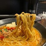 Gomaryuu - 断面が長方形の、エッジの効いた中太麺。