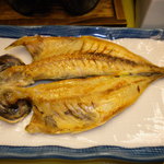 青山やまと - 朝食　鯵の干物　焼き上がり